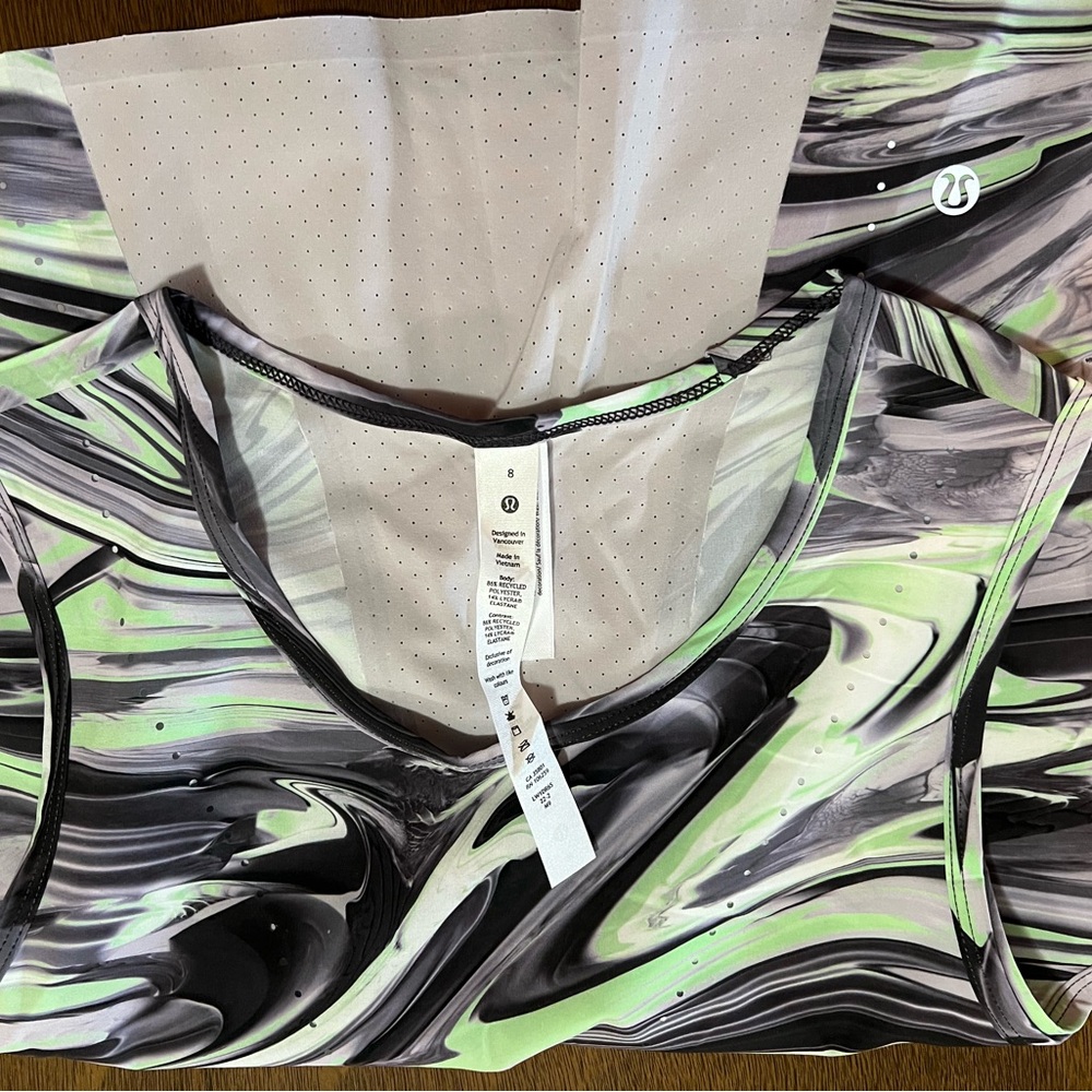 Lululemon cropped running top, size 8.